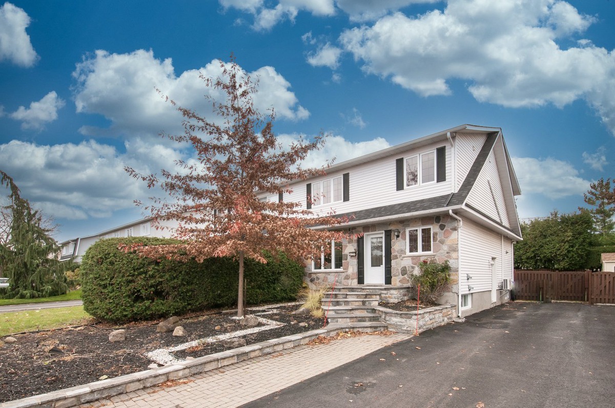 VENDU Maison à étages à vendre 946 Rue Charcot Boucherville