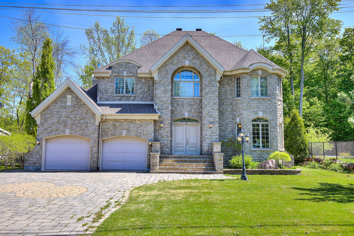 VENDU Maison à étages à vendre 35 Rue des Arbrisseaux Vaudreuilsur