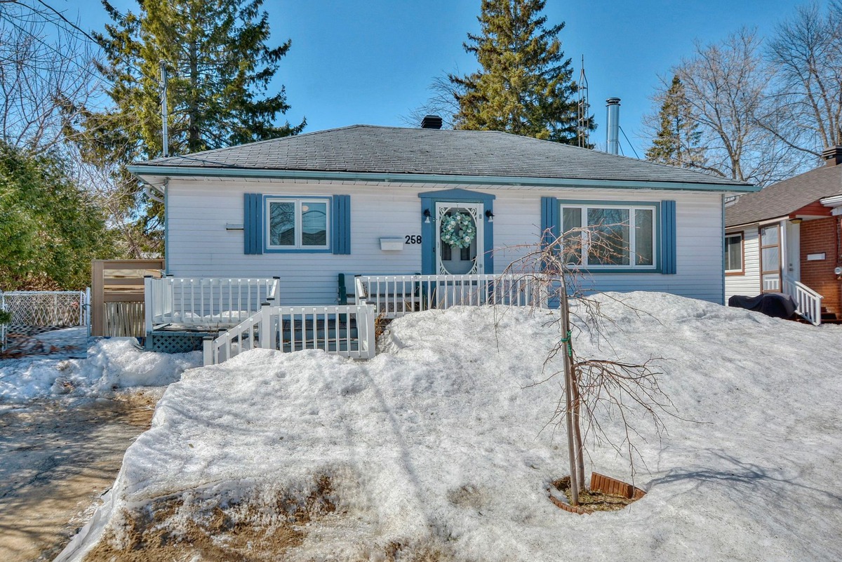 VENDU Maison de plainpied à vendre 258 9e Avenue DeuxMontagnes