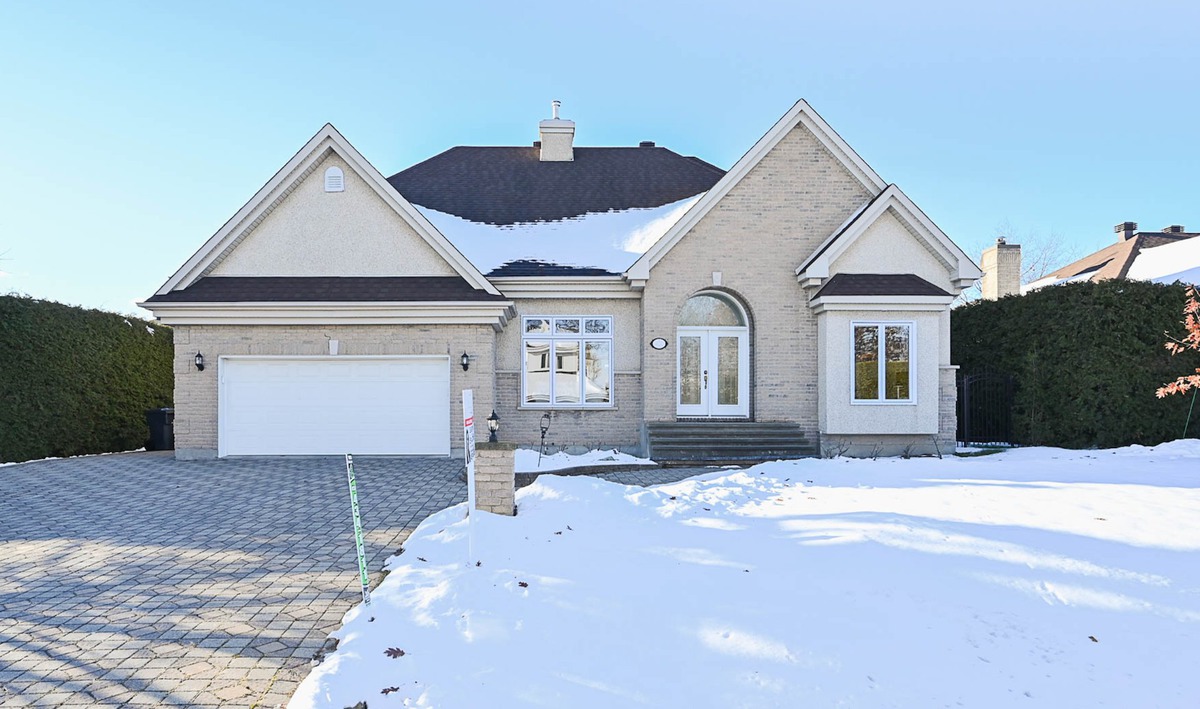 VENDU Maison à étages à vendre 621 Rue des Vignobles Rosemère