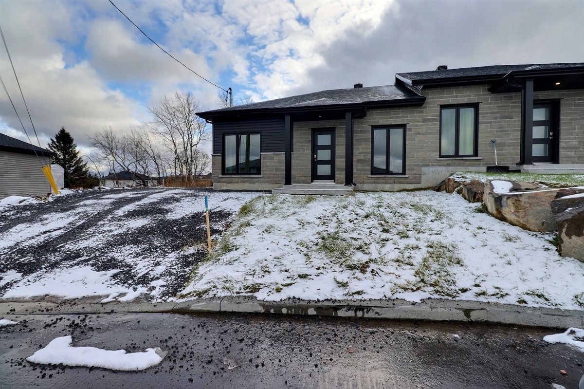 Maison de plainpied à vendre 284 Av. Frontenac Alma