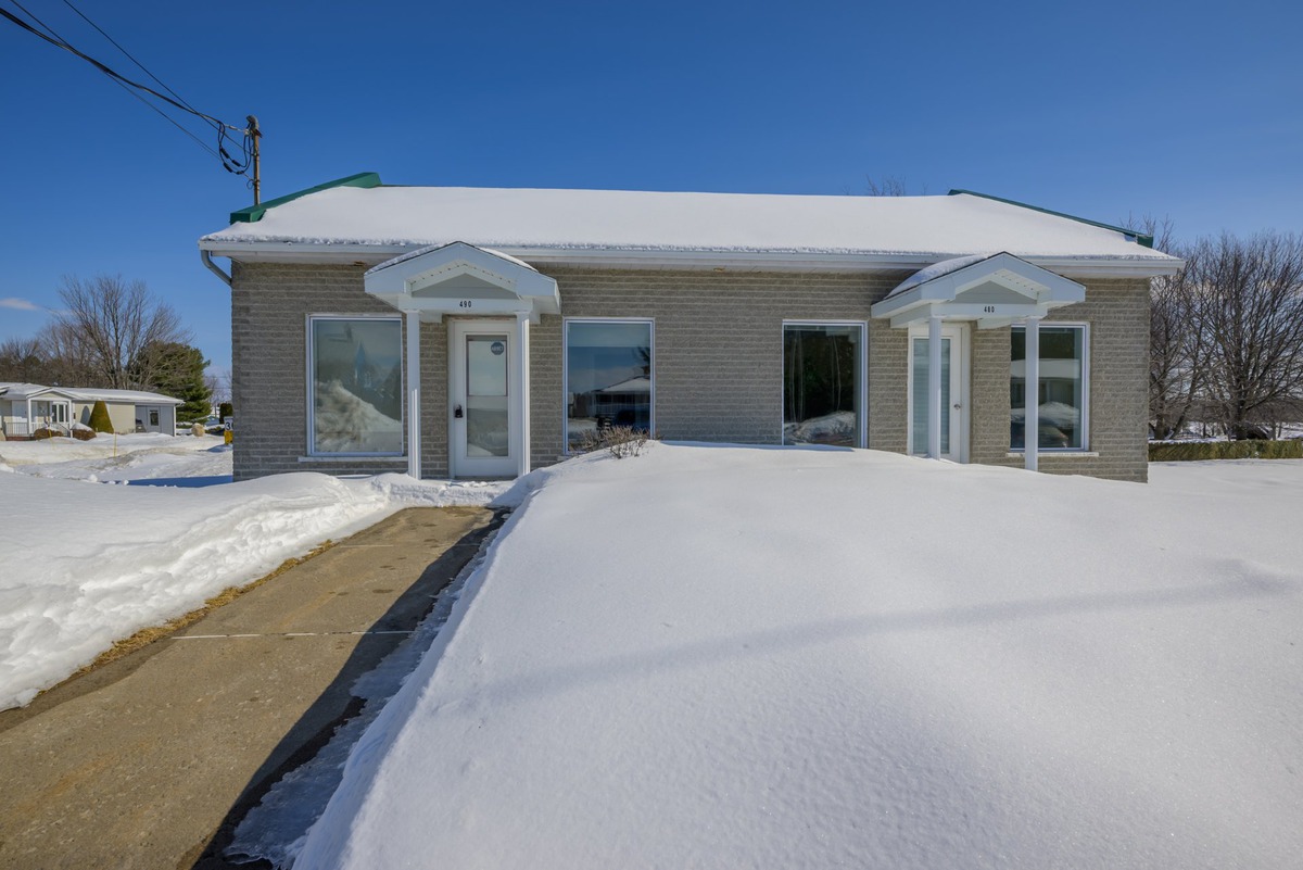 Bâtisse commerciale/Bureau à vendre 480Z 490Z Rue Principale Batiscan