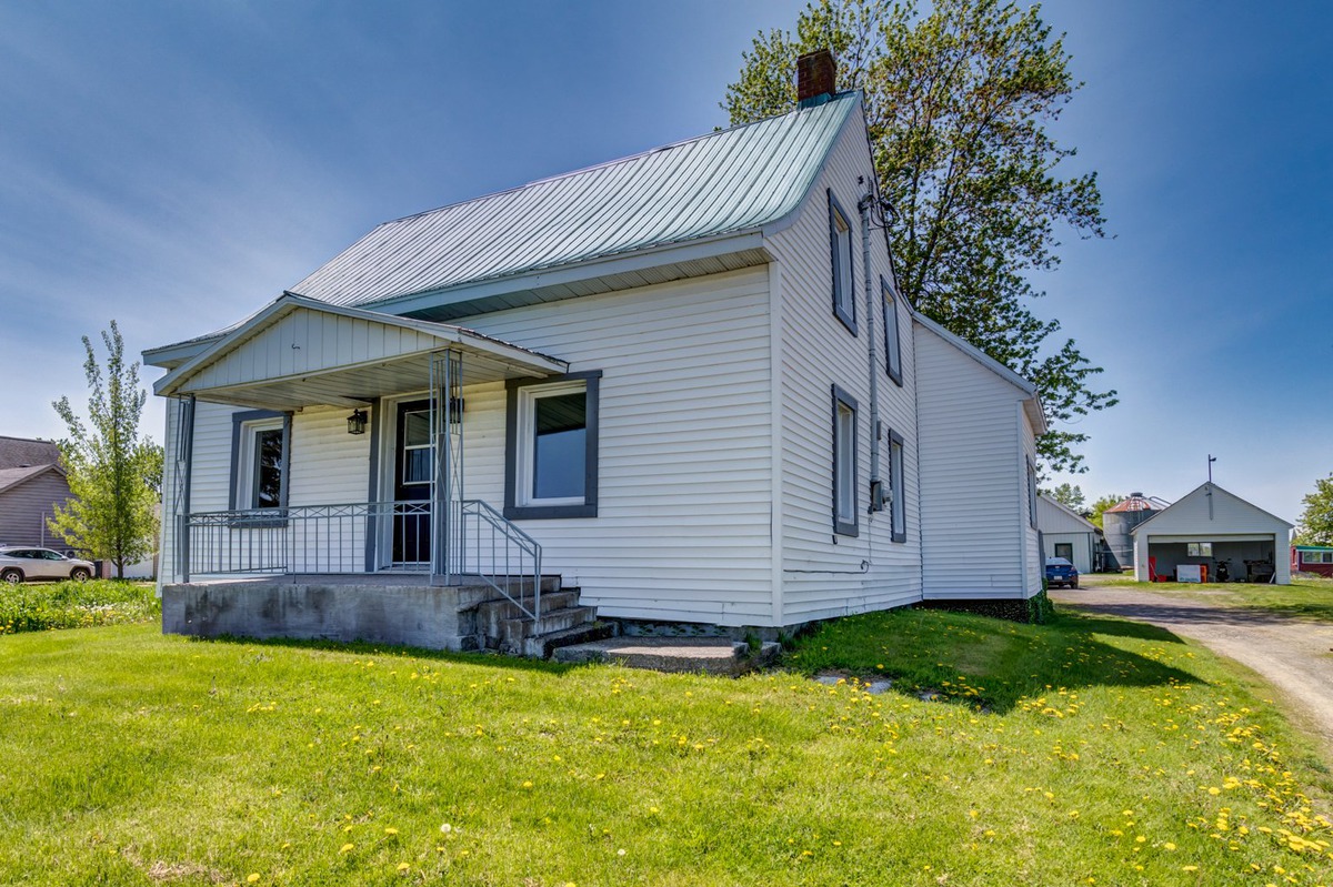 Oneandahalfstorey house for sale 11 Rg du Borddel'eau O. Yamaska