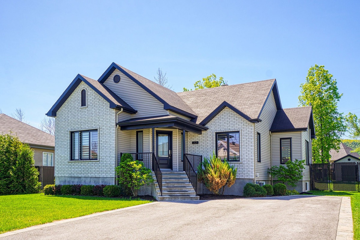VENDU Maison de plainpied à vendre 32 Rue du FrèreAndréDaoust Rigaud