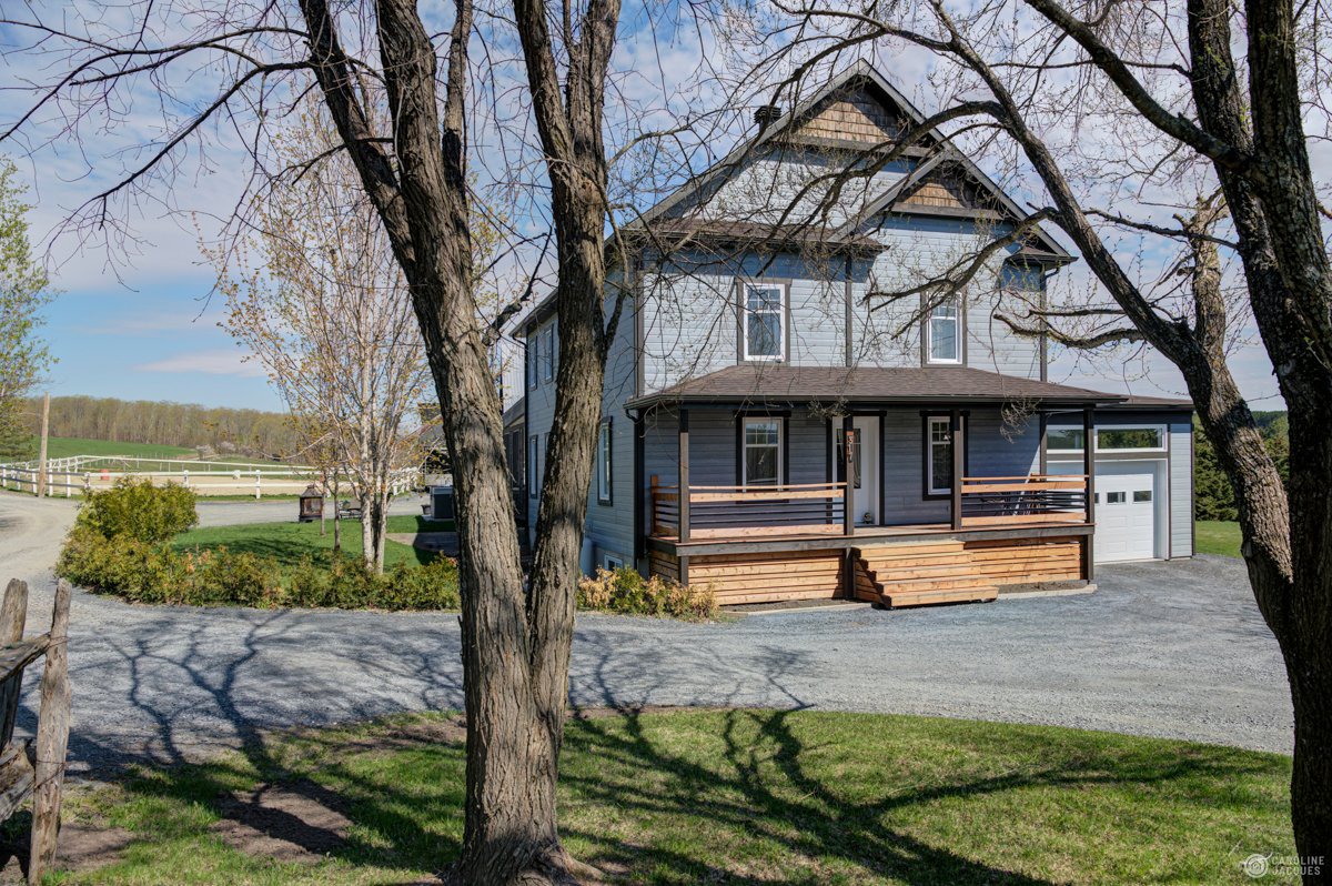 VENDU Maison à étages à vendre 317 Route 271 SaintBenoîtLabre