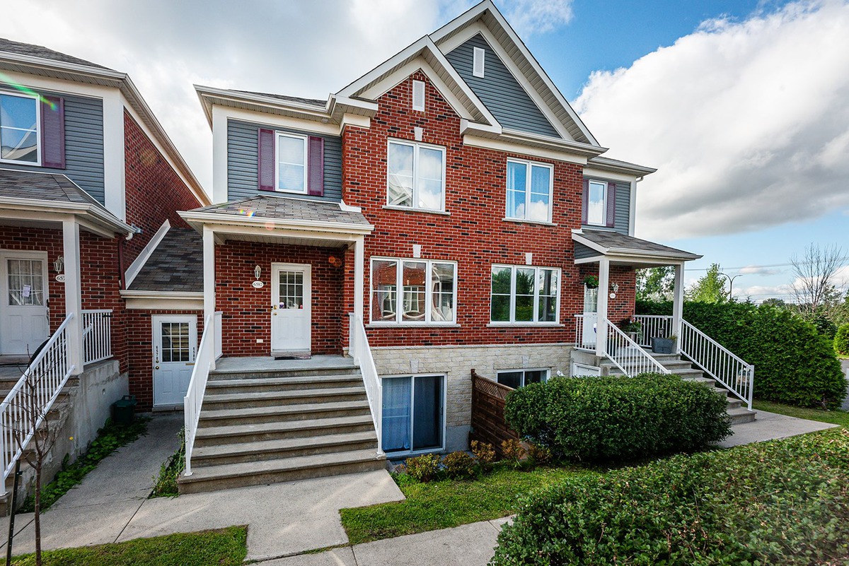 Maison à étages à vendre 6582Z Rue Claudel Brossard