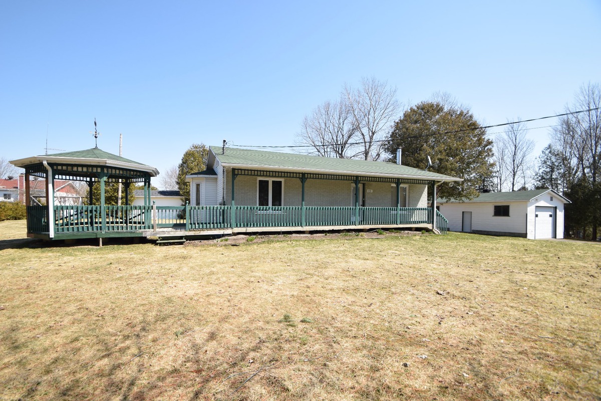 Maison de plainpied à vendre 2289 Rue SteClotilde SainteClotilde