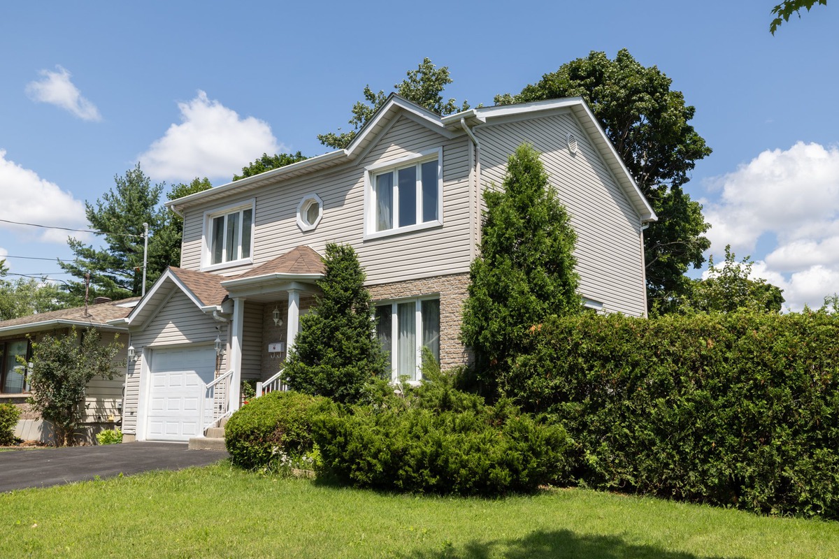 Maison à étages à vendre 1 Av. Parkdale PointeClaire