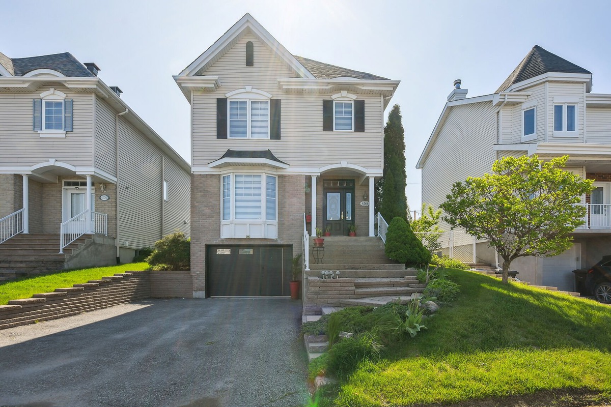 Maison à étages à vendre 4766 Boul. De la Renaissance Laval (SainteRose)