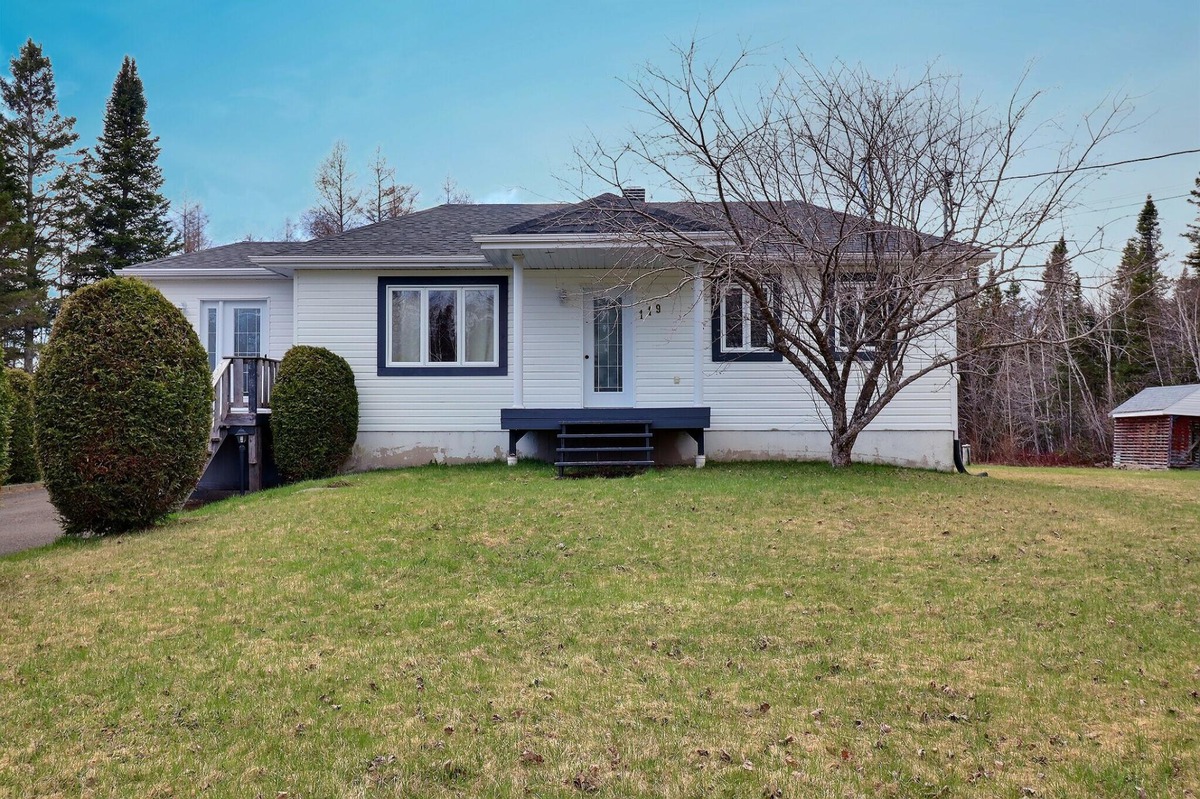 VENDU Maison de plainpied à vendre 283 Route du Parc SaintElzéar