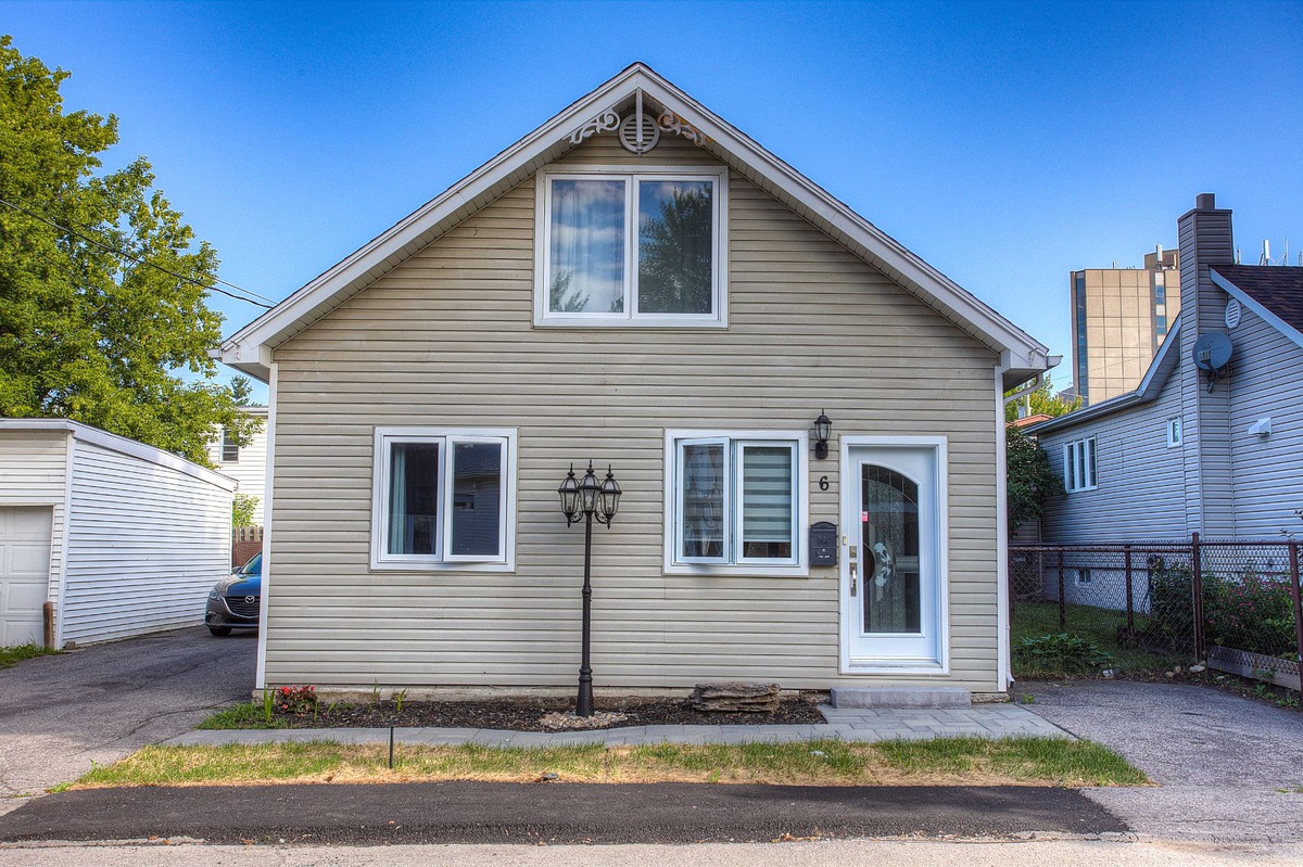 Oneandahalfstorey house for sale 6 Rue Vallée Salaberryde