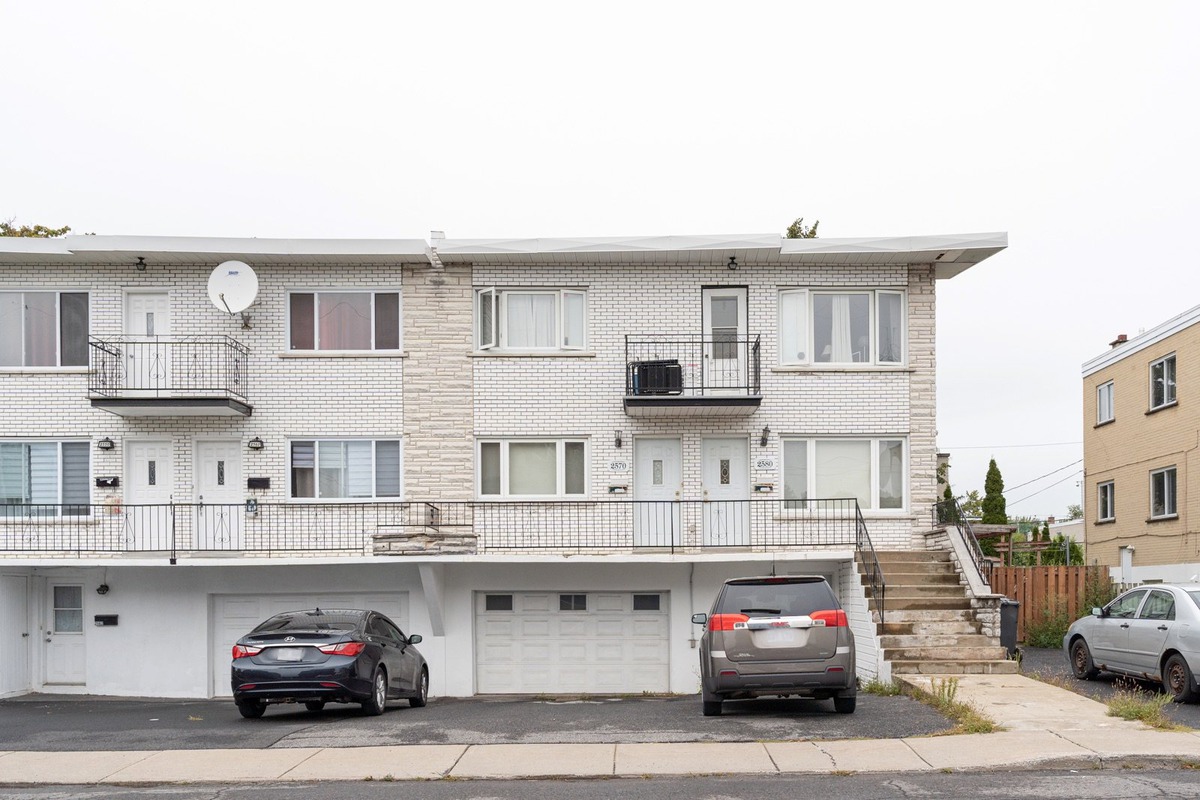 Triplex à vendre 2570 2580 Rue Aubert Brossard