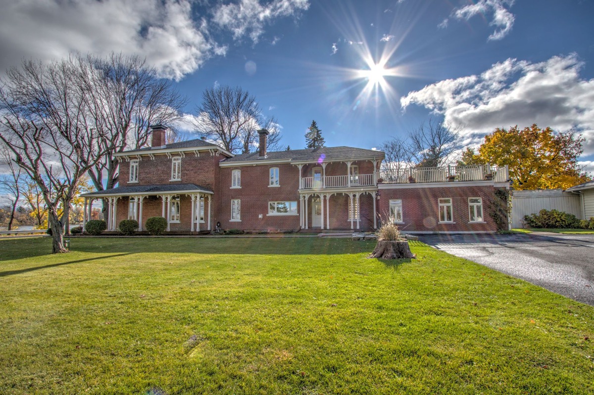 VENDU Maison à étages à vendre 396 Rue Champlain SaintJeansur