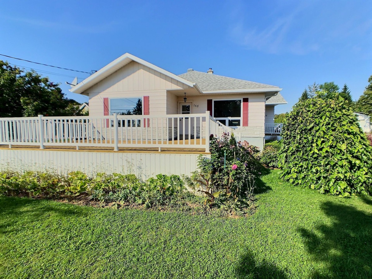 Maison de plainpied à vendre 165 Boul. Perron O. Caplan