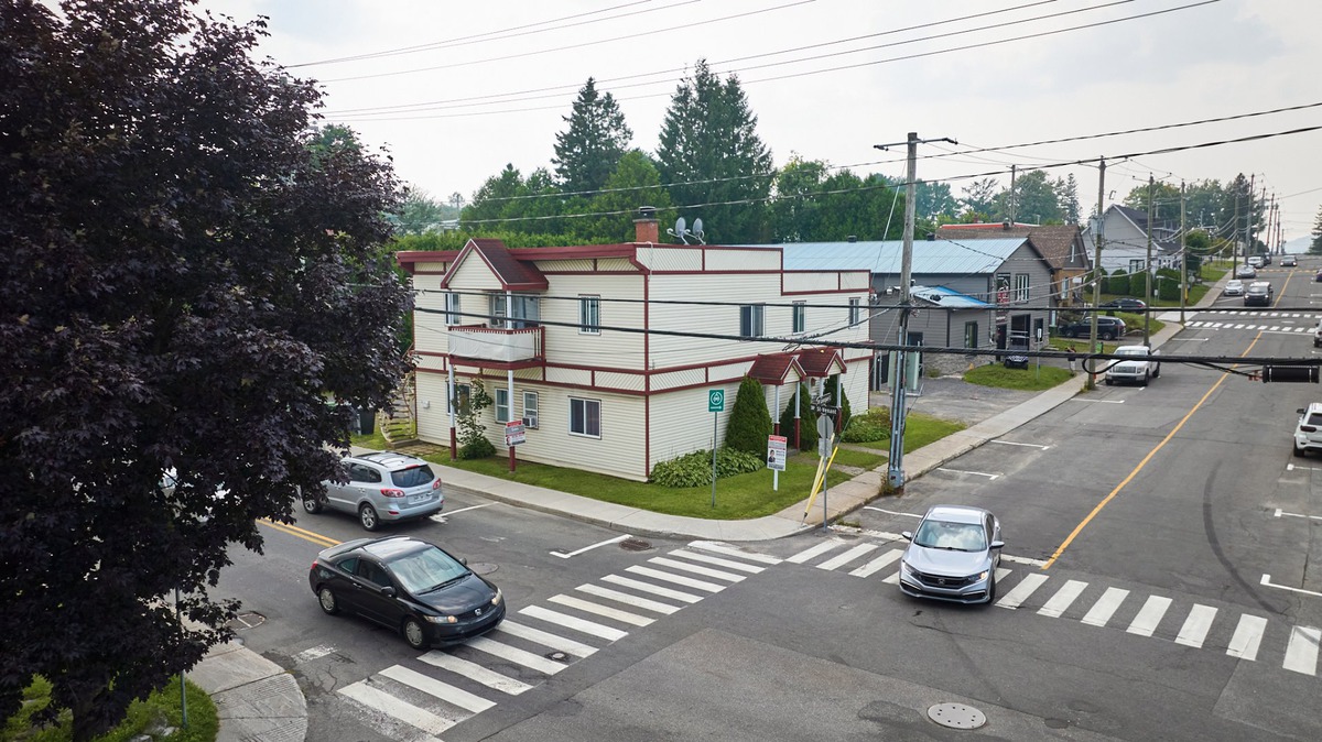 Quadruplex à vendre 25 Rue StVenant SainteAgathedesMonts