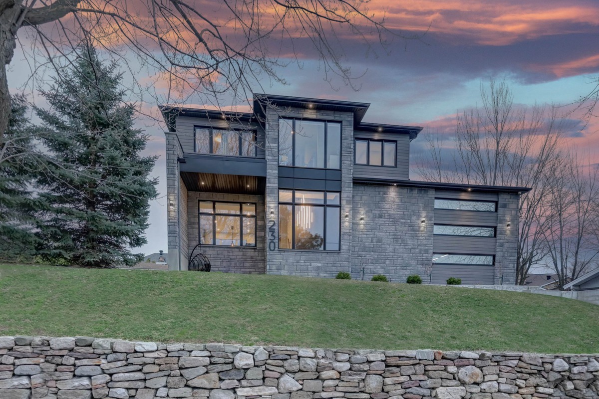 VENDU Maison à étages à vendre 230 Boul. Salaberry S. Châteauguay