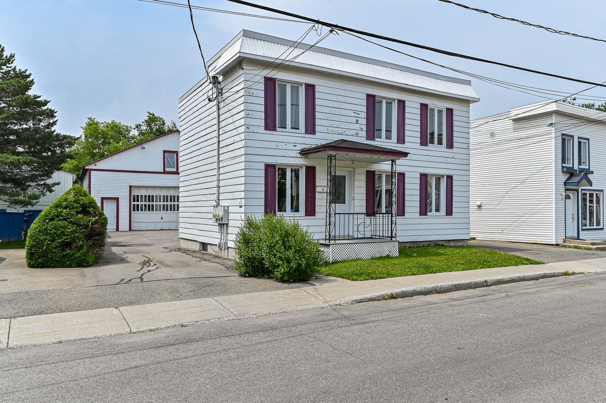Triplex à vendre 11 11B Rue StLambert SainteThérèse