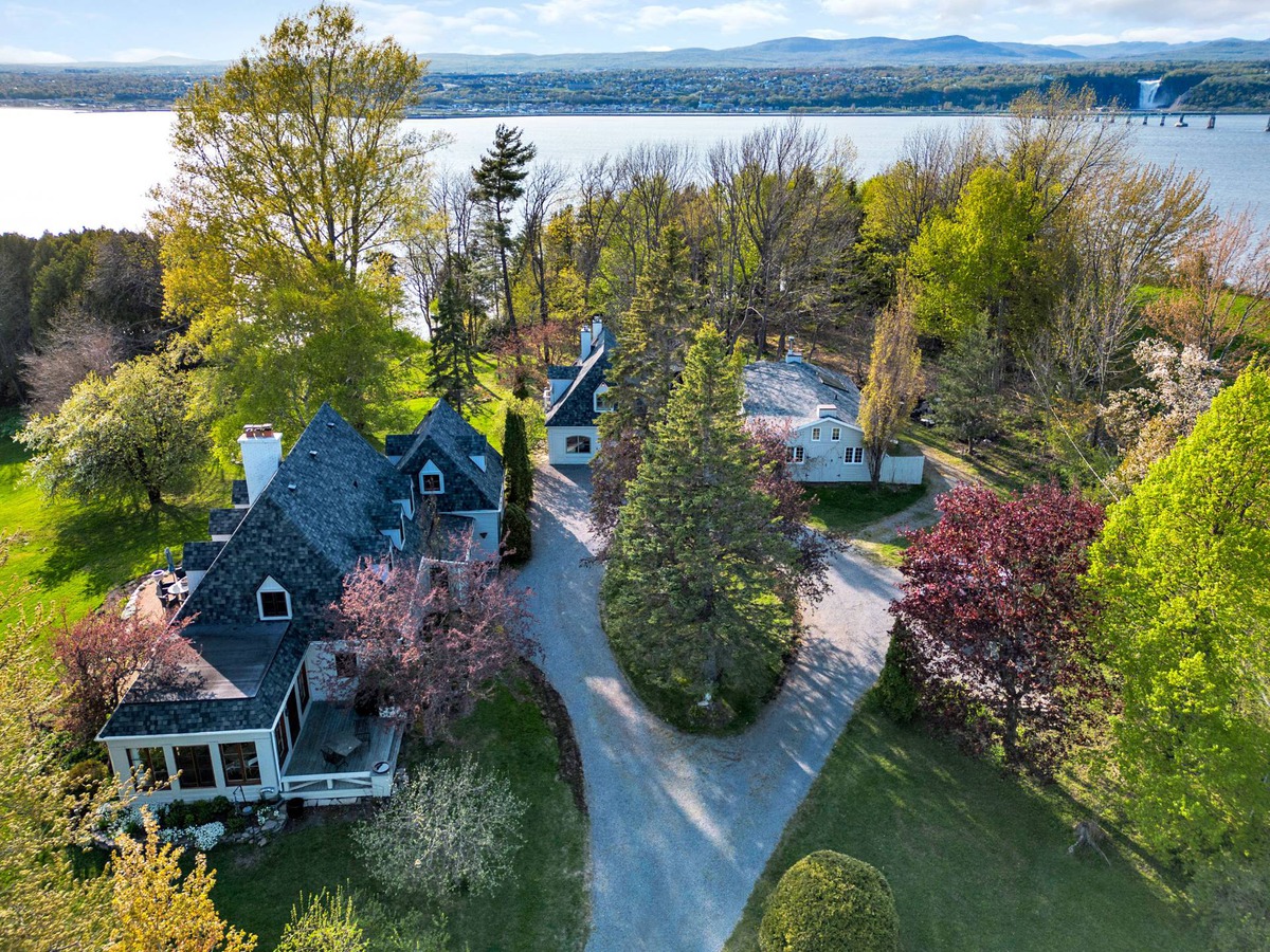 Two or more storey for sale 8637 Ch. Royal SaintePétronille