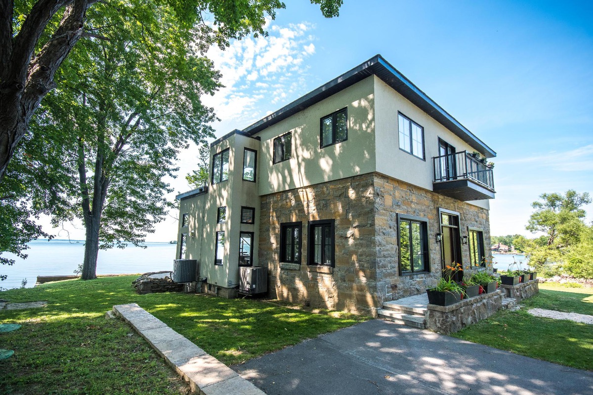 VENDU Maison à étages à vendre 687 Ch. du LacStLouis Léry