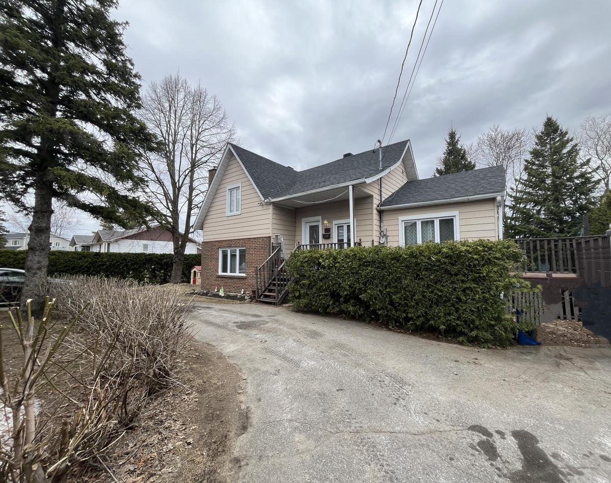 Maison à étages à vendre 84 Rg SteJulie NotreDamedesPrairies