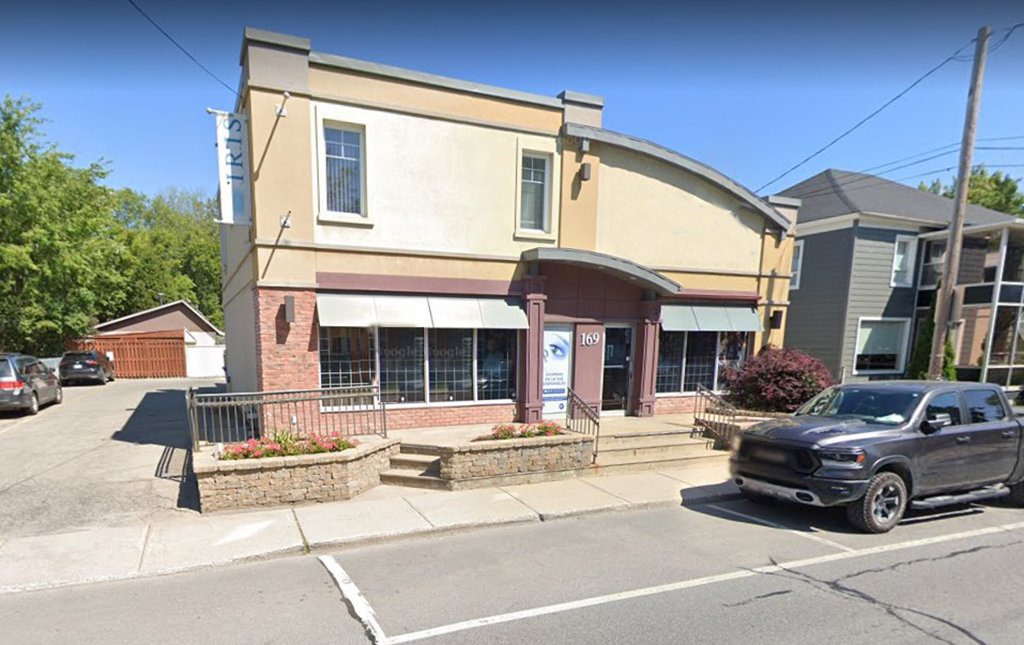 Bâtisse commerciale/Bureau à vendre 169 175 Av. StCharles