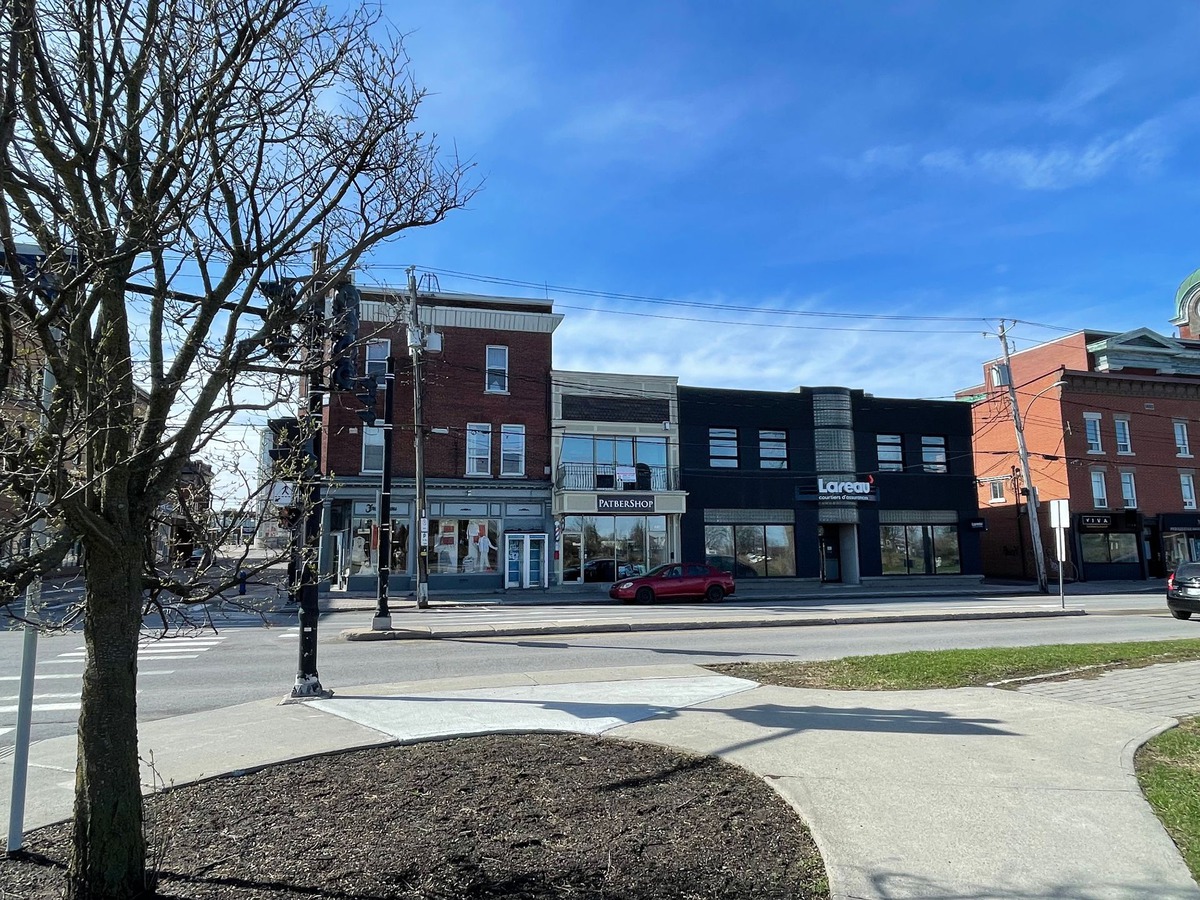 VENDU Duplex à vendre 247 247A Rue Victoria SalaberrydeValleyfield