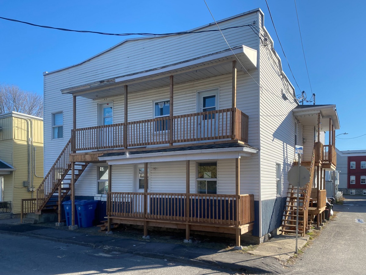 Quintuplex à vendre 316 318 Rue Mignonne SalaberrydeValleyfield