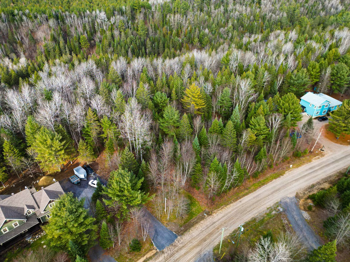 Terrain vacant à vendre Av. de la ChampsVallons SainteMélanie