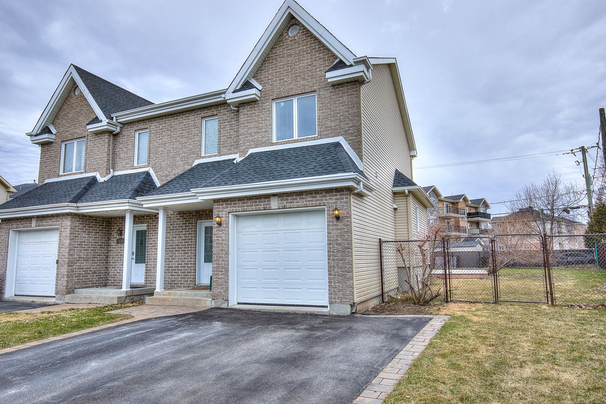 VENDU Maison à étages à vendre 123 Rue LéoGravelle VaudreuilDorion