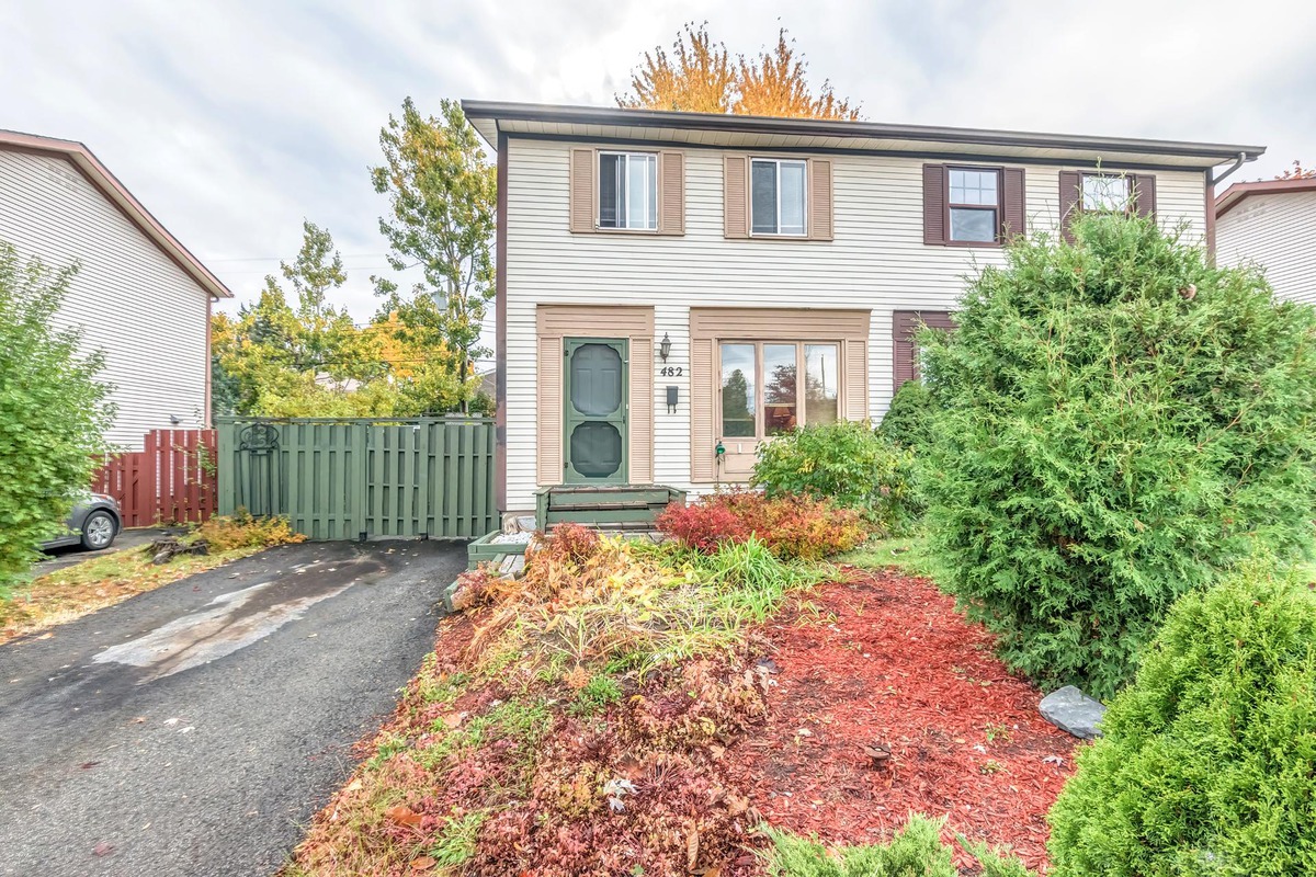 VENDU Maison à étages à vendre 482 Av. Hermitage PointeClaire