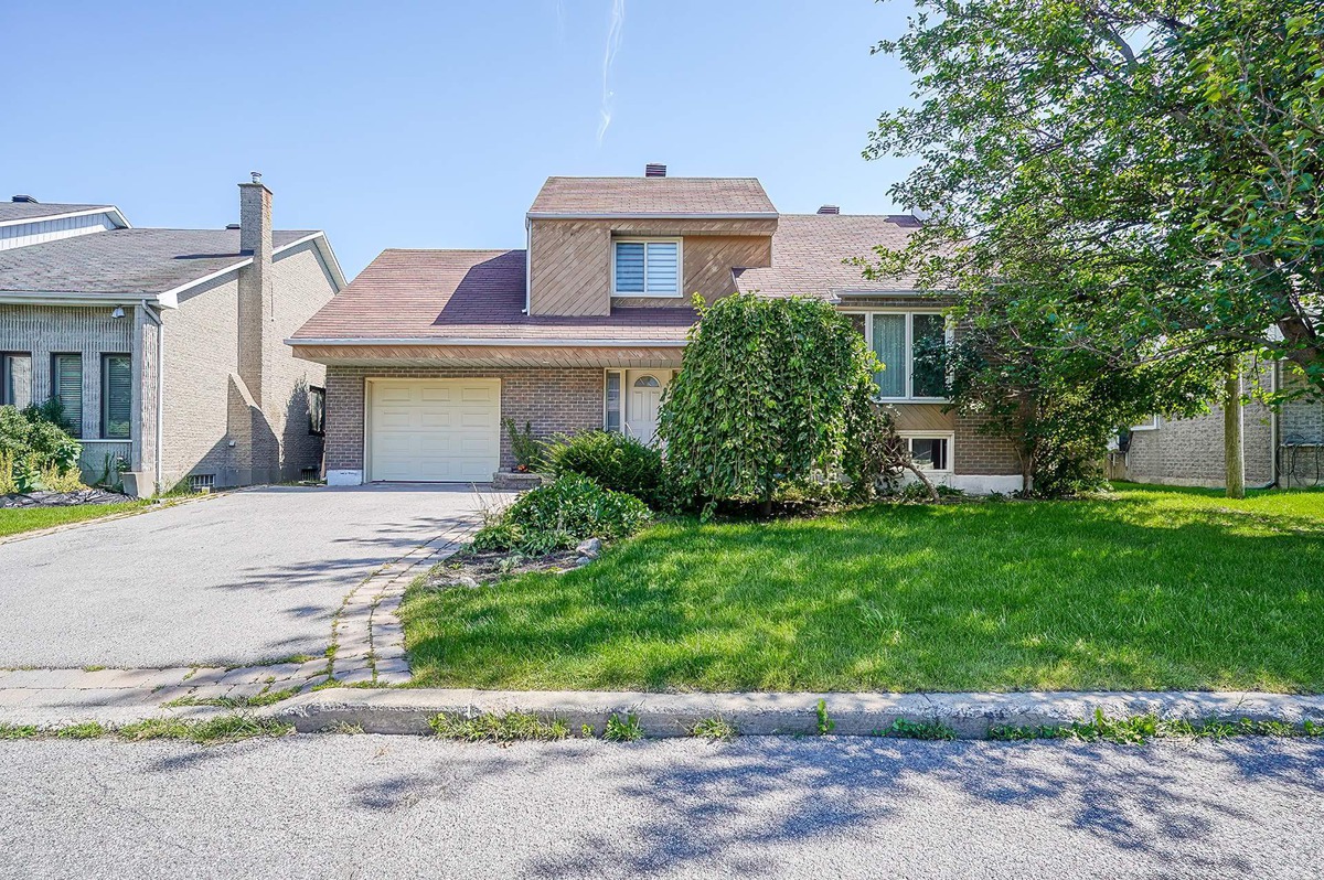 Maison à paliers multiples à vendre 2155 Rue de Baccarat Laval