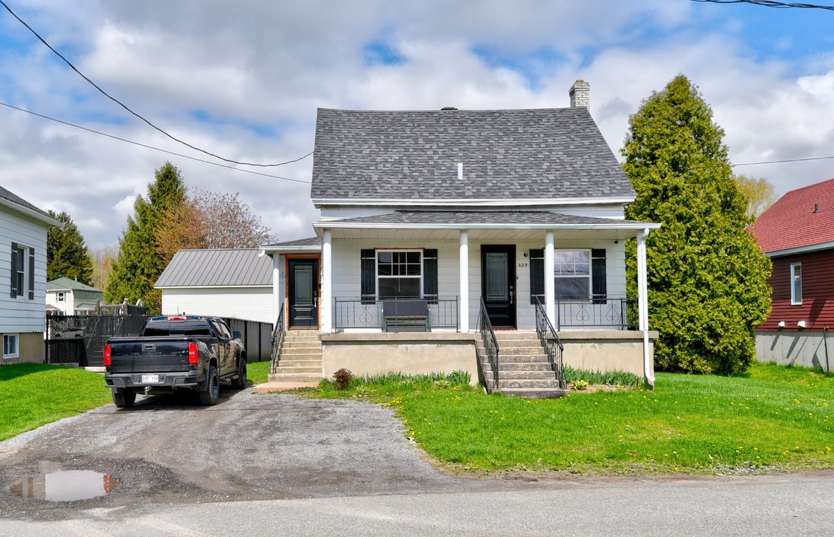 Maison à un étage et demi à vendre 439 Rg StJoseph SaintIgnacedeLoyola