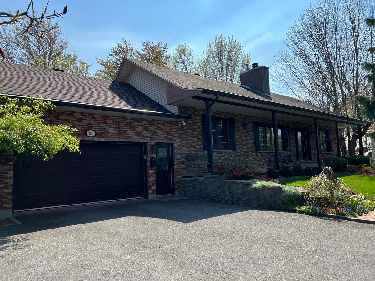 VENDU Maison de plainpied à vendre 202 Rue Mailloux SaintJeansur