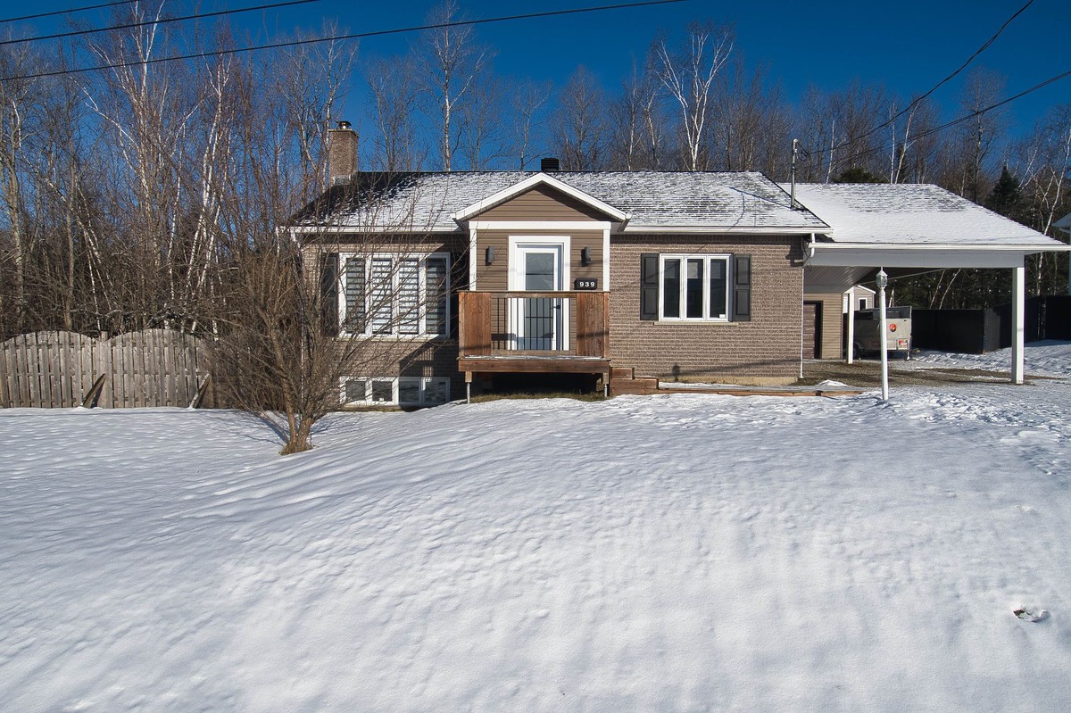VENDU Maison de plainpied à vendre 939 Av. du Parc Sherbrooke