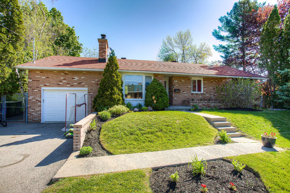 VENDU Maison de plainpied à vendre 92 Rue des Pionniers Vaudreuil