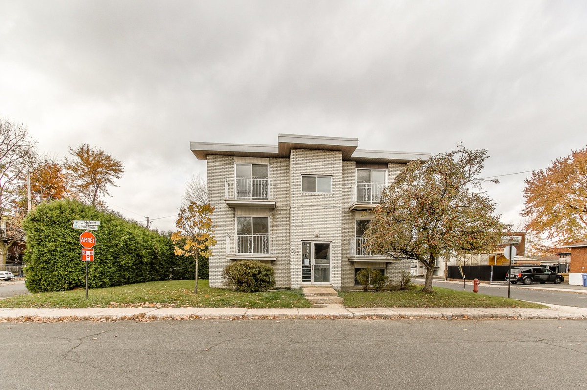SOLD Quadruplex for sale 937 Rue Hubert Longueuil (Le VieuxLongueuil)