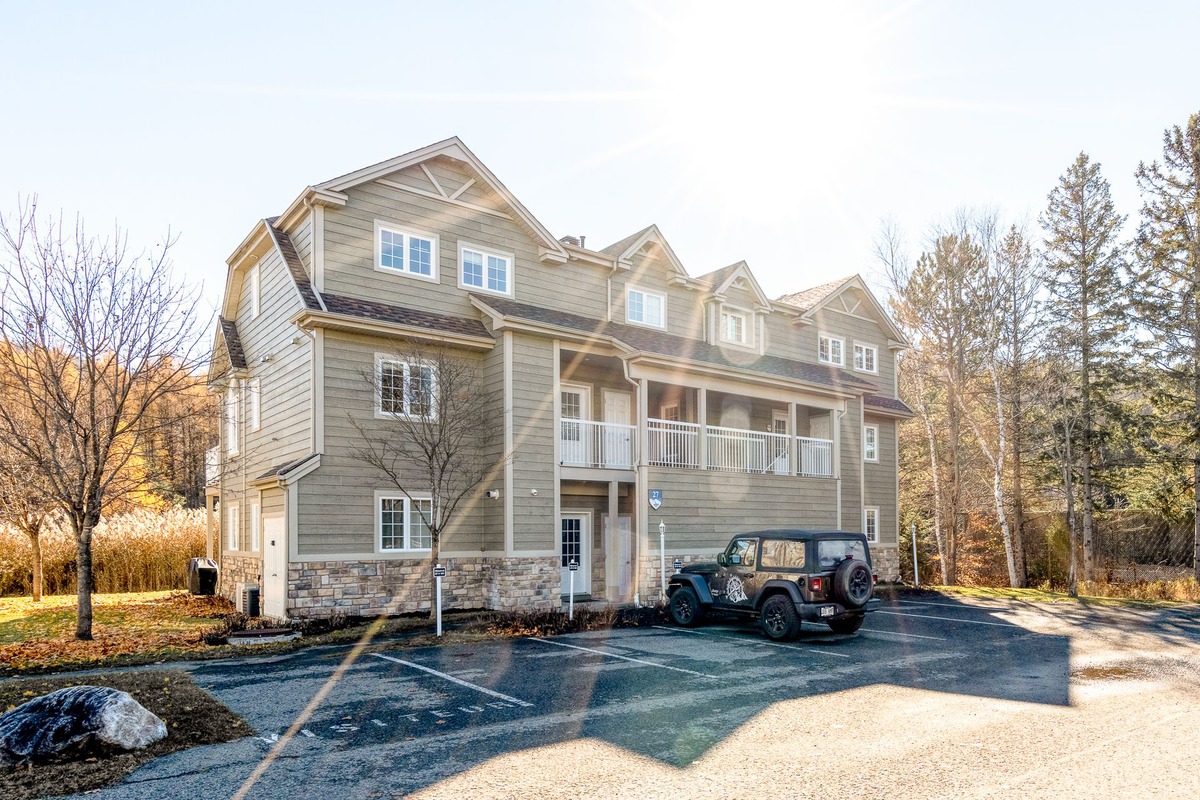 Appartement à vendre 27 Mtée VictorNymark, app. 201 SaintSauveur