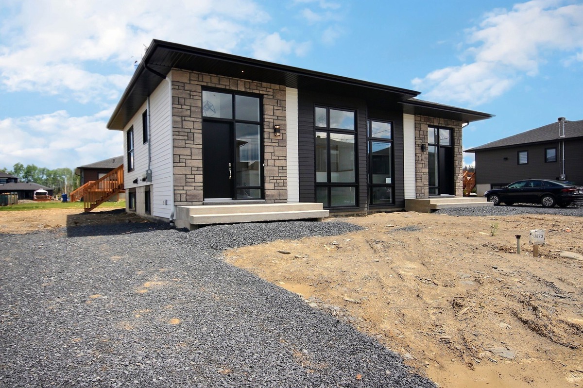 Maison de plainpied à vendre 16673 18e Avenue