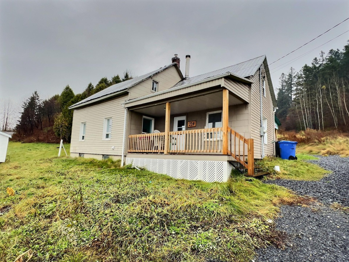 Maison à un étage et demi à vendre 214 Route du PrésidentKennedy