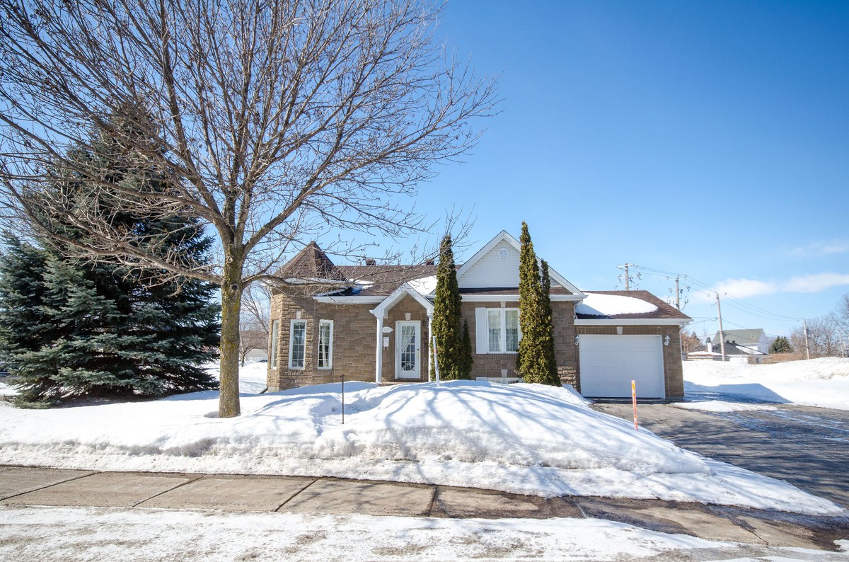 VENDU Maison à paliers multiples à vendre 148 Boul. Primeau Châteauguay