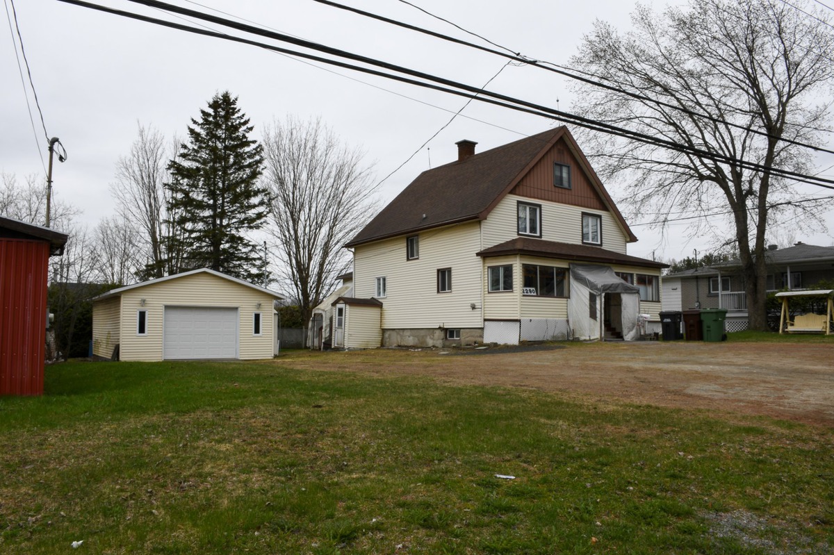 Maison à étages à vendre 2290 Rue Belvédère S. Sherbrooke (Les Nations)