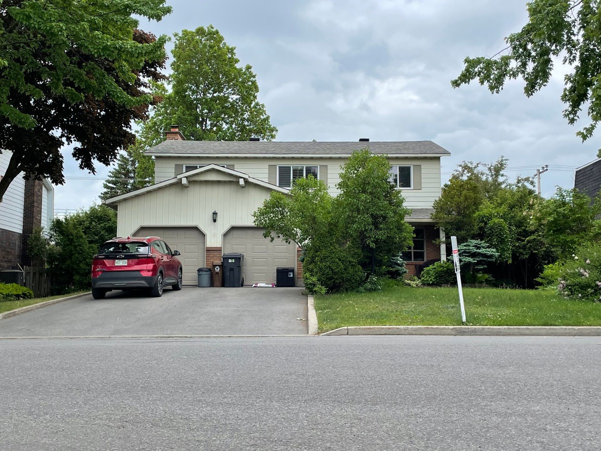 Maison à étages à vendre 26 Rue Rondeau Kirkland Visite libre