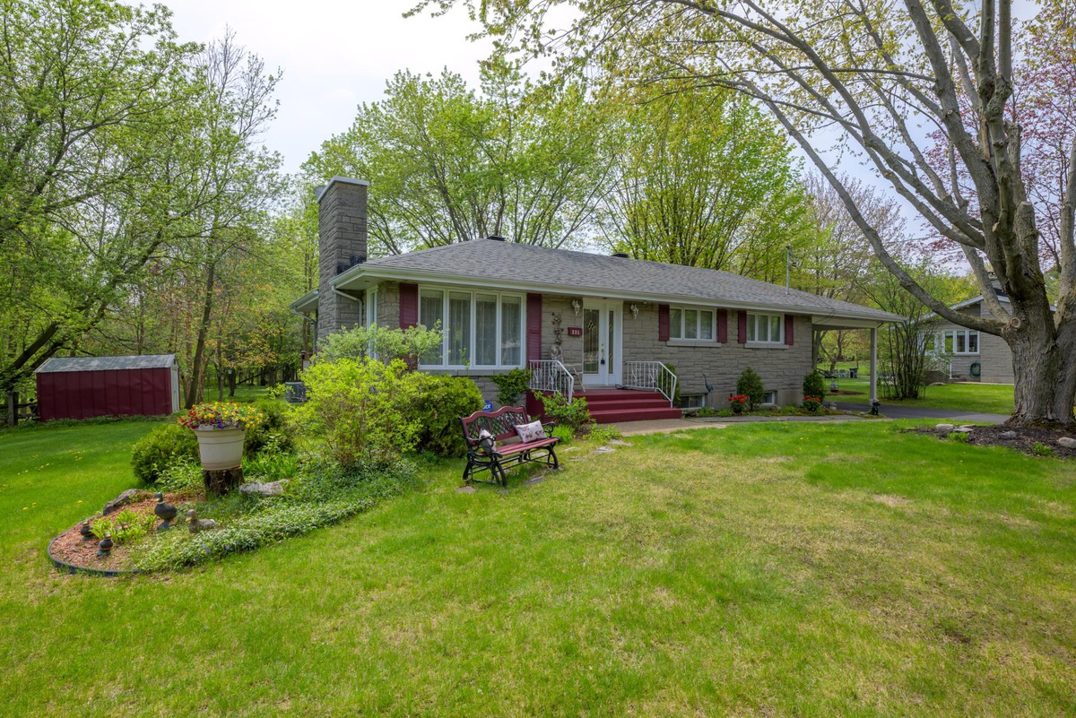 VENDU Maison de plainpied à vendre 231 Ch. de la PointeduLac