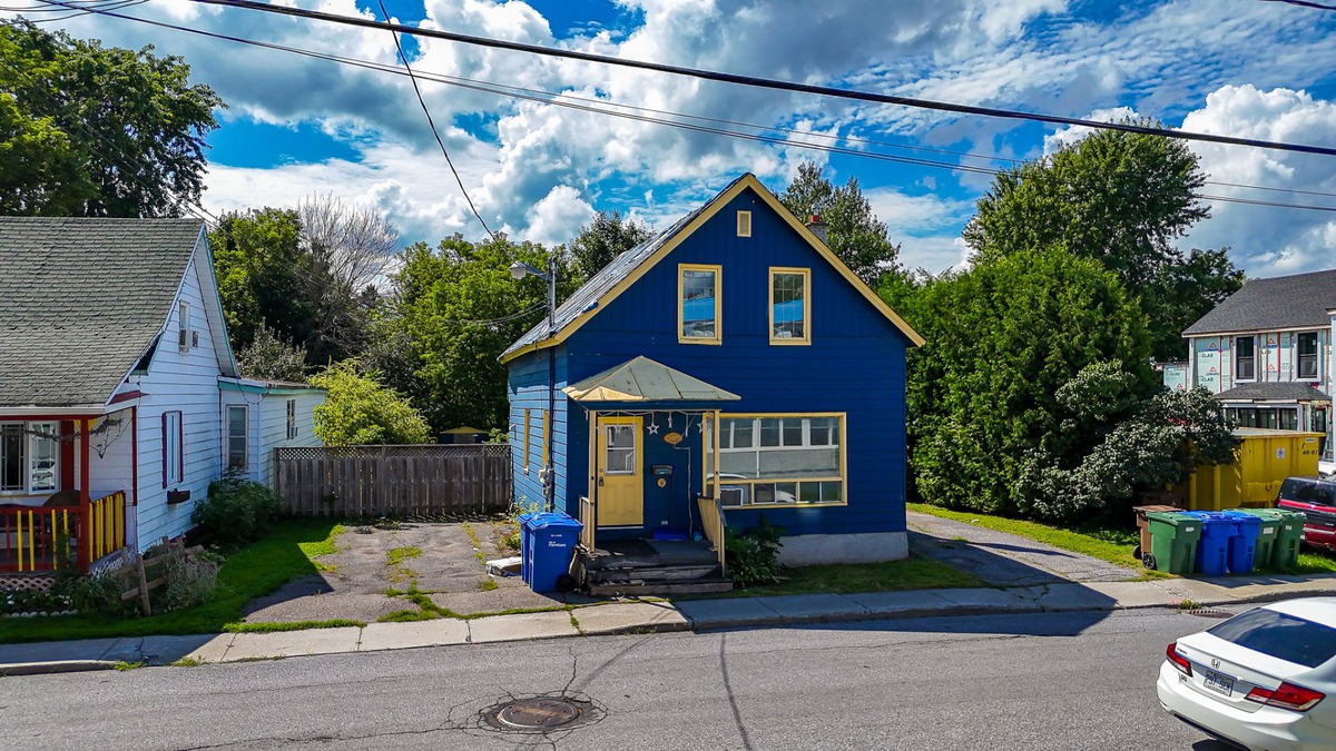 Maison à étages à vendre 470Z Rue StPierre Farnham