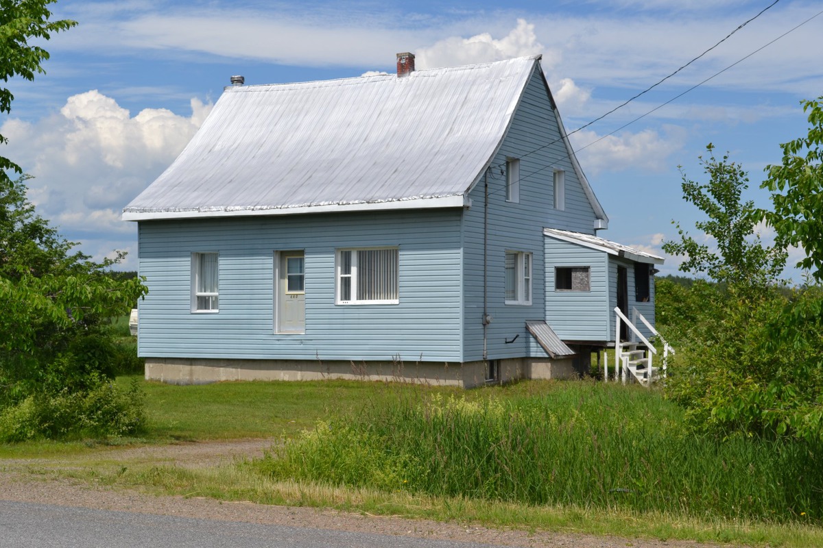 VENDU Maison à un étage et demi à vendre 440 2e Rang SaintBarnabé
