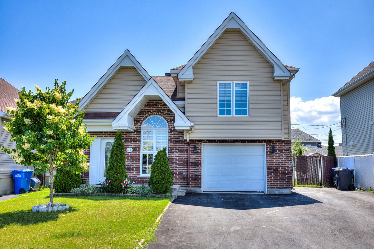 Maison à paliers multiples à vendre 806 Av. Desmarchais VaudreuilDorion