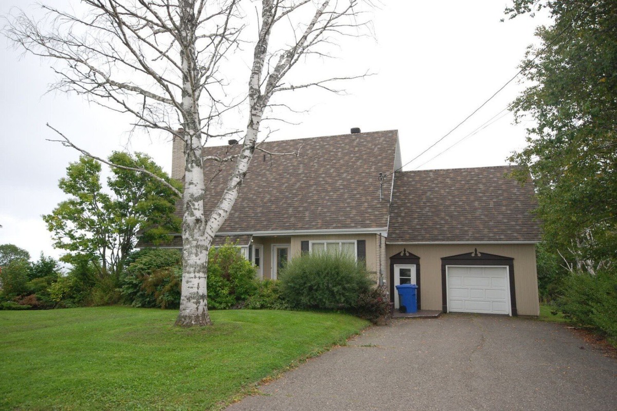 Maison à étages à vendre 184 Boul. GérardD.Levesque E. Paspébiac