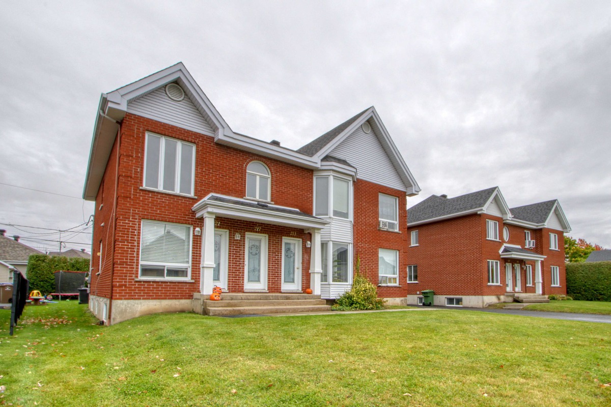 Triplex à vendre 213 221 Rue StGerard SaintJeansurRichelieu