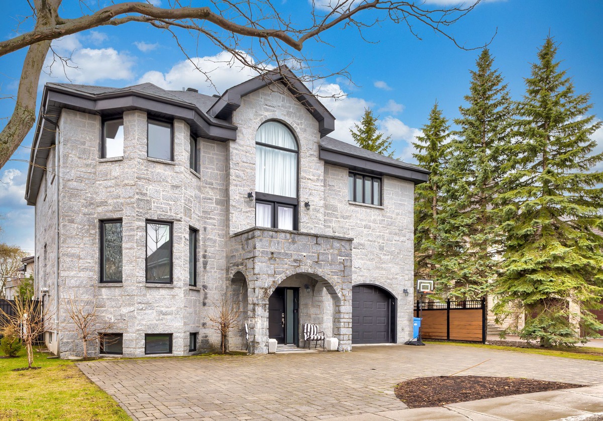 Maison à étages à vendre 250 Rue Einstein DollardDes Ormeaux