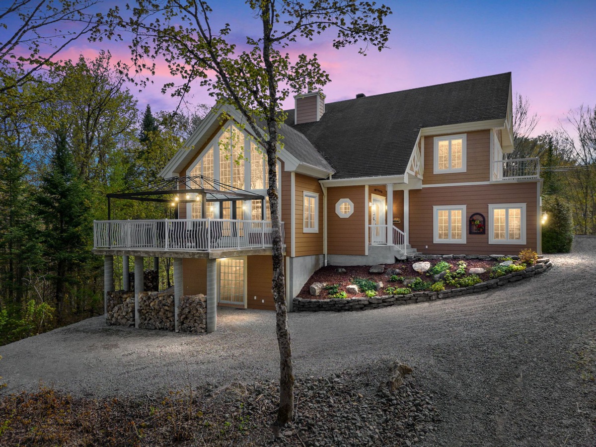 Maison à un étage et demi à vendre 38 Av. du Rocher LacDelage